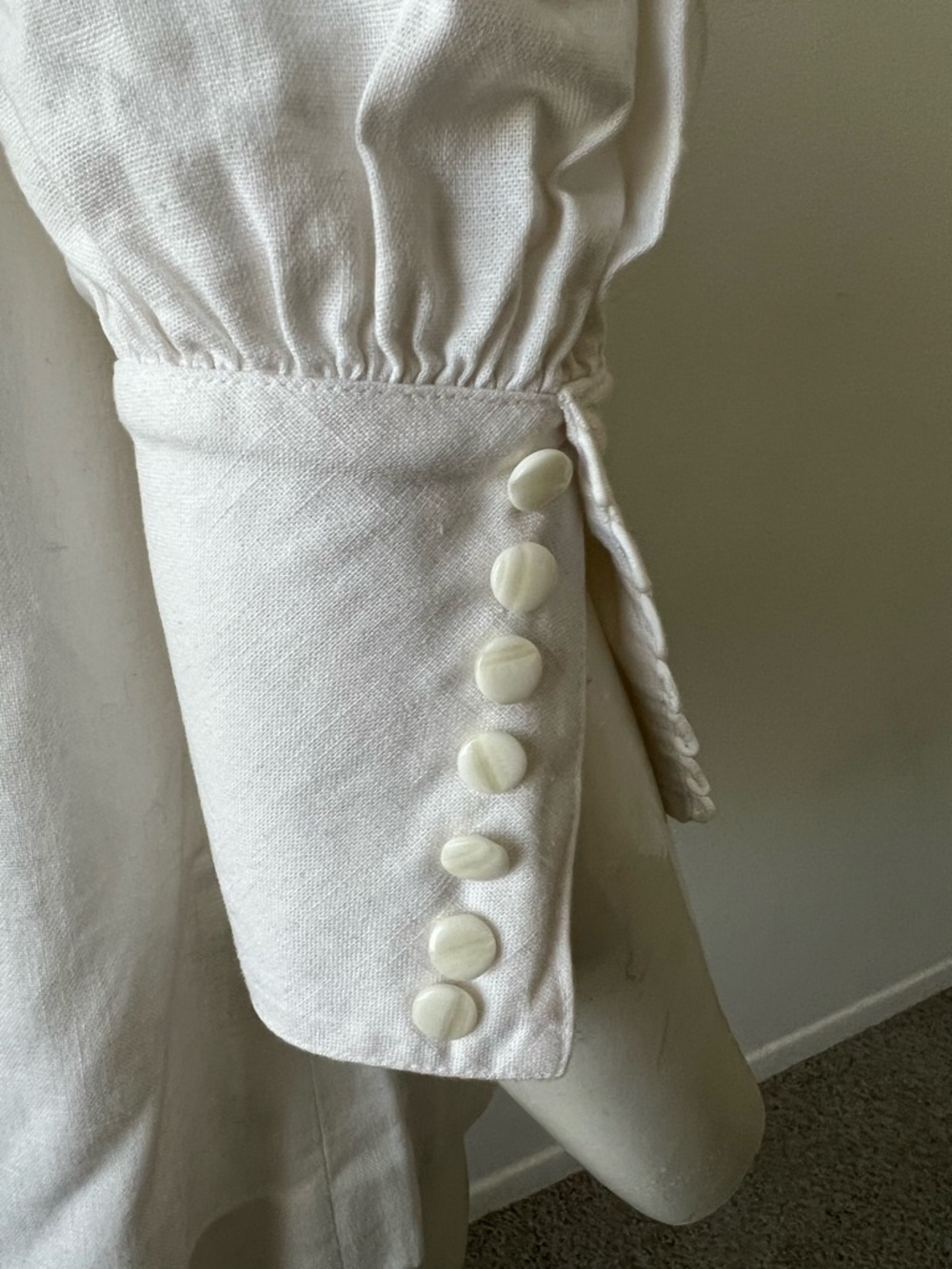 VINTAGE LINEN BLOUSE, EMBROIDERED BEAUTIFUL - Puff Sleeve Blouse - Picture 11 of 16